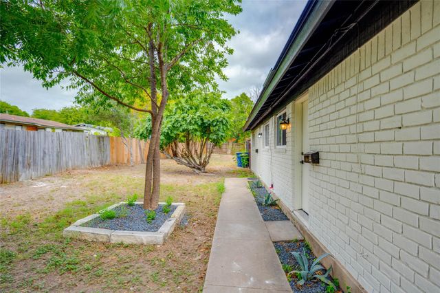 3306 Dolphin DR A, Austin, TX 78704
