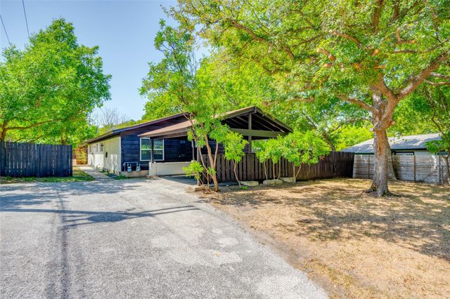 3306 Dolphin DR A, Austin, TX 78704