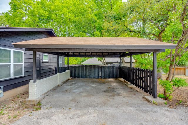 3306 Dolphin DR A, Austin, TX 78704