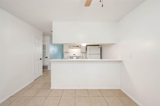 3306 Dolphin DR A, Austin, TX 78704