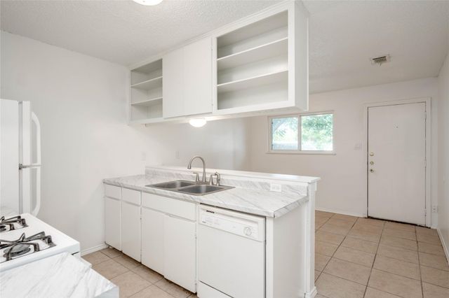 3306 Dolphin DR A, Austin, TX 78704