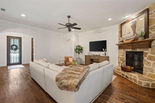 101 Fairway Drive, Waxahachie, TX 75165