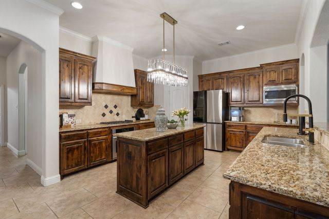 101 Fairway Drive, Waxahachie, TX 75165