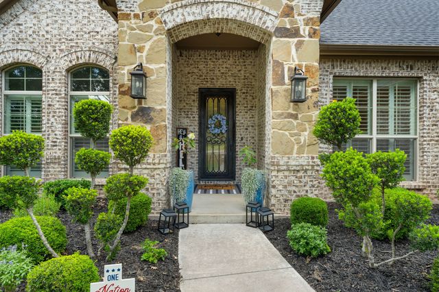 101 Fairway Drive, Waxahachie, TX 75165