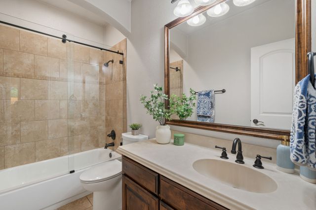 101 Fairway Drive, Waxahachie, TX 75165