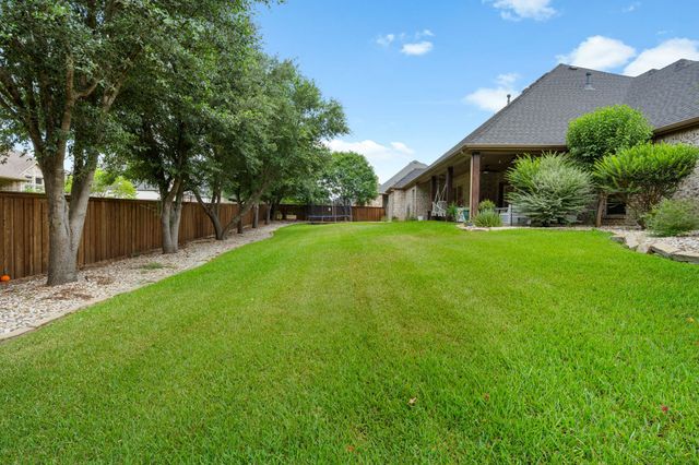 101 Fairway Drive, Waxahachie, TX 75165