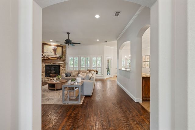 101 Fairway Drive, Waxahachie, TX 75165