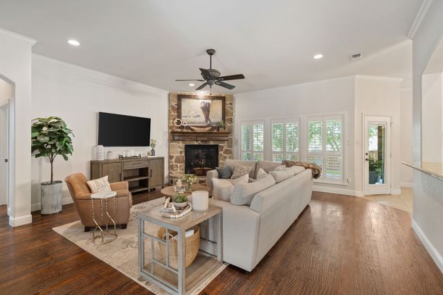101 Fairway Drive, Waxahachie, TX 75165