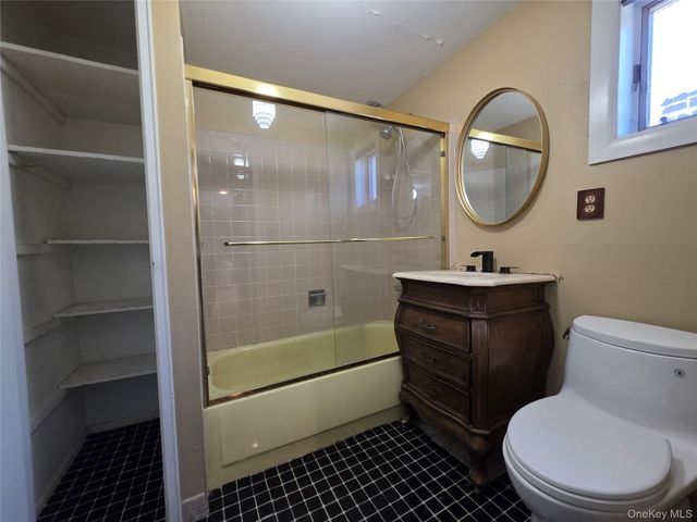 415 Yale Avenue, Woodmere, NY 11598