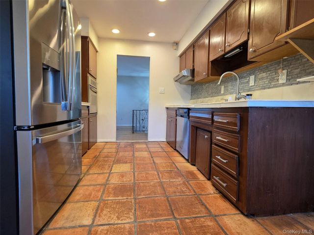415 Yale Avenue, Woodmere, NY 11598