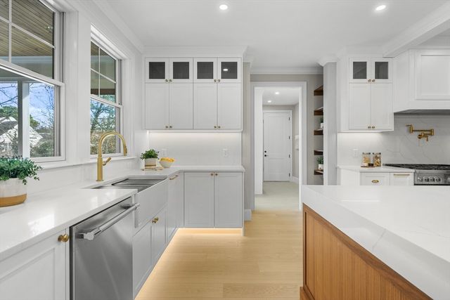 83 Old Mail Rd, Chatham, MA 02650