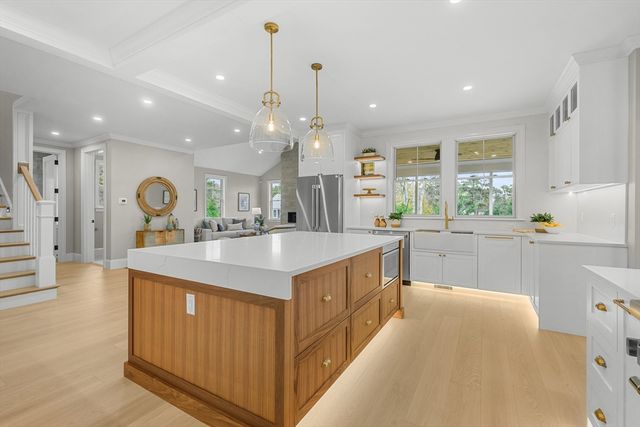 83 Old Mail Rd, Chatham, MA 02650