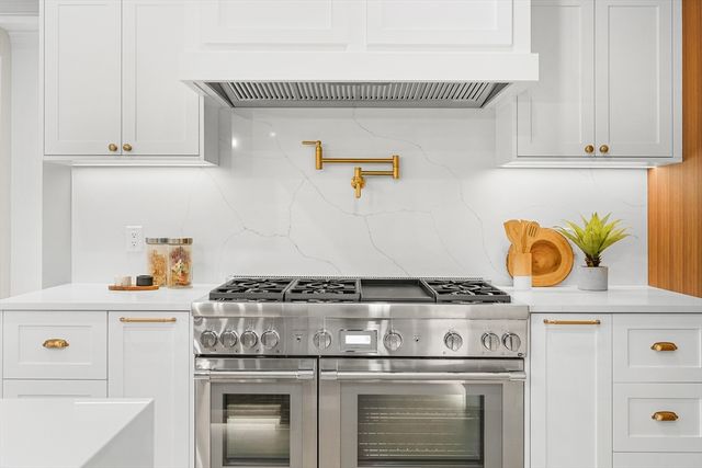 83 Old Mail Rd, Chatham, MA 02650