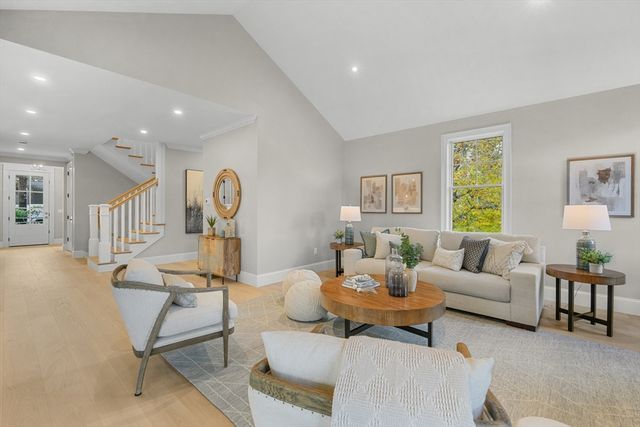 83 Old Mail Rd, Chatham, MA 02650