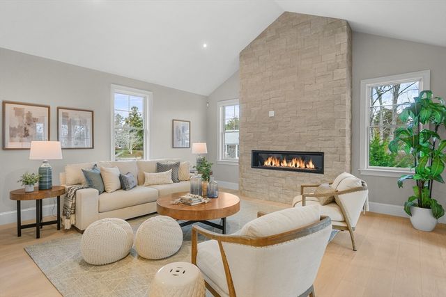 83 Old Mail Rd, Chatham, MA 02650