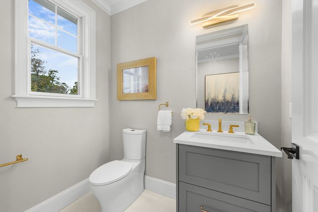 83 Old Mail Rd, Chatham, MA 02650