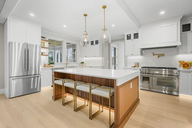 83 Old Mail Rd, Chatham, MA 02650