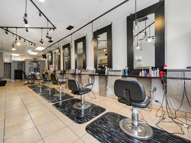 5924 W Lawrence Avenue, Chicago, IL 60630