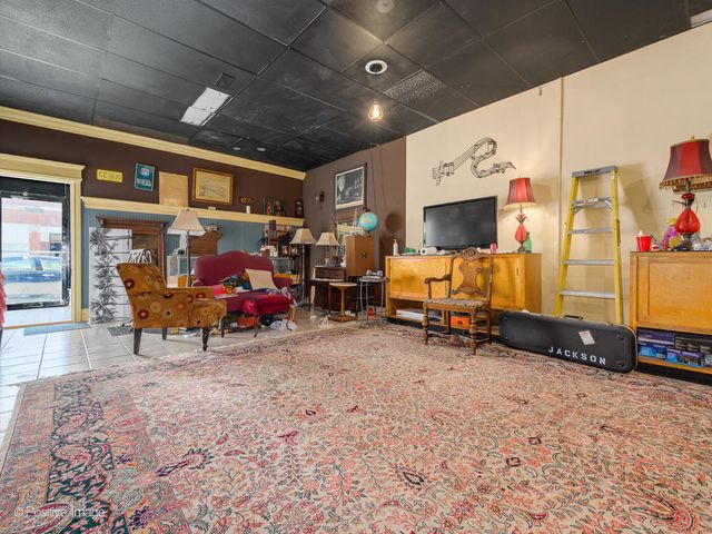 5924 W Lawrence Avenue, Chicago, IL 60630