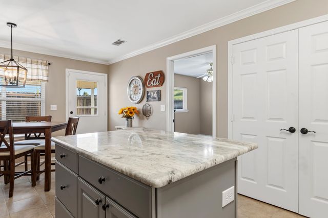1807 FLAGSTONE DR, Longview, TX 75605