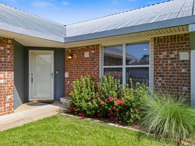 1807 FLAGSTONE DR, Longview, TX 75605