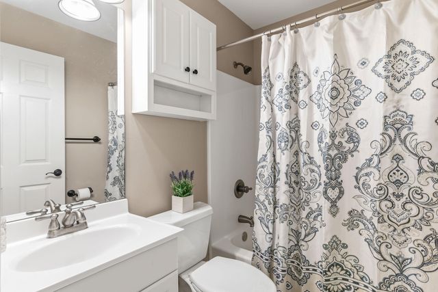 1807 FLAGSTONE DR, Longview, TX 75605
