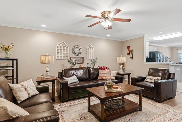 1807 FLAGSTONE DR, Longview, TX 75605