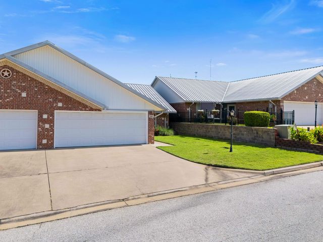 1807 FLAGSTONE DR, Longview, TX 75605