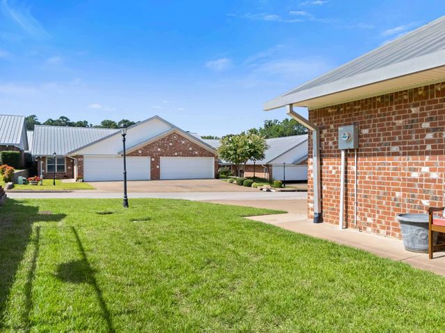 1807 FLAGSTONE DR, Longview, TX 75605