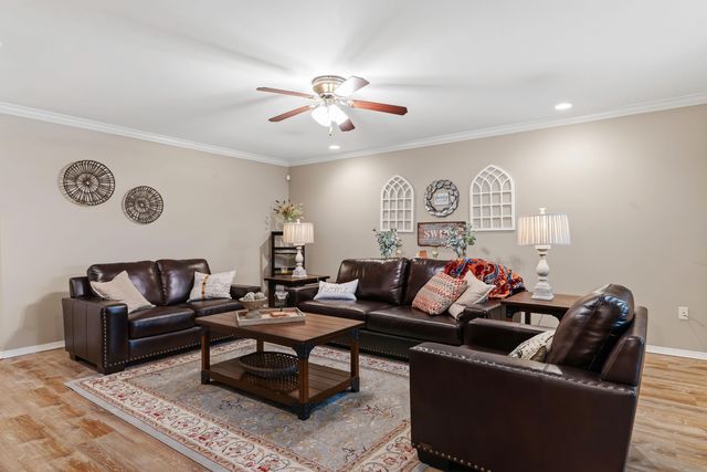 1807 FLAGSTONE DR, Longview, TX 75605