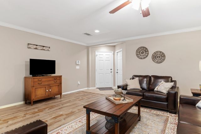 1807 FLAGSTONE DR, Longview, TX 75605