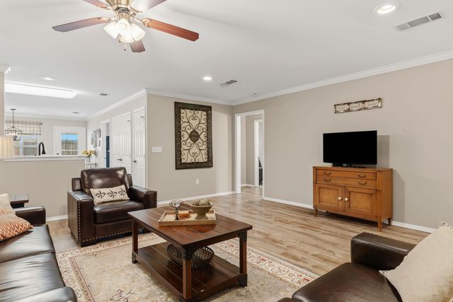 1807 FLAGSTONE DR, Longview, TX 75605