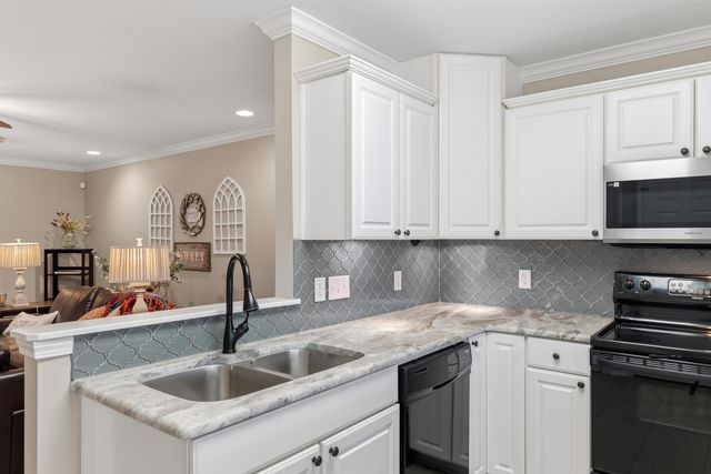 1807 FLAGSTONE DR, Longview, TX 75605