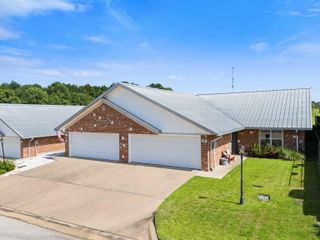 1807 FLAGSTONE DR, Longview, TX 75605