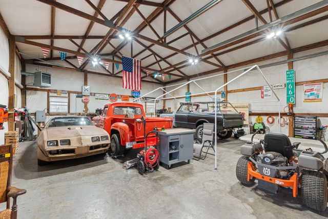 1531 Craun Hollow Rd, White Bluff, TN 37187