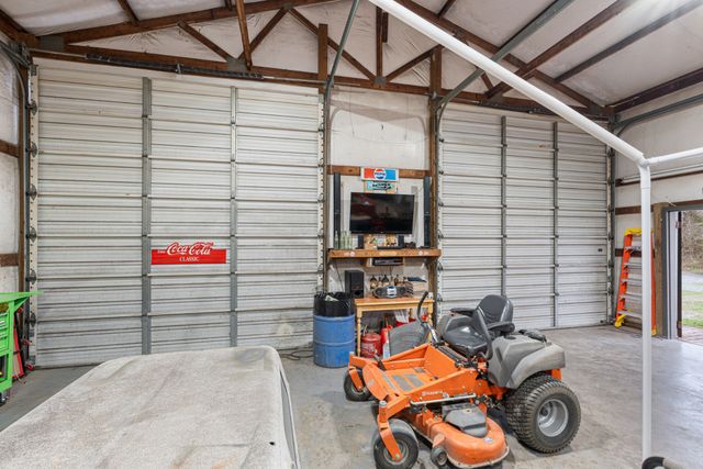 1531 Craun Hollow Rd, White Bluff, TN 37187