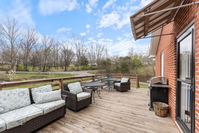 1531 Craun Hollow Rd, White Bluff, TN 37187