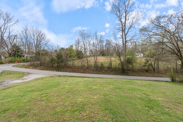 1531 Craun Hollow Rd, White Bluff, TN 37187