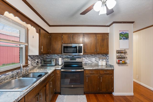 1531 Craun Hollow Rd, White Bluff, TN 37187