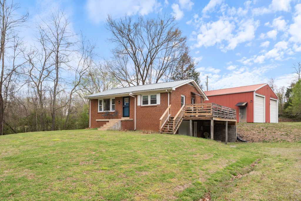 1531 Craun Hollow Rd, White Bluff, TN 37187