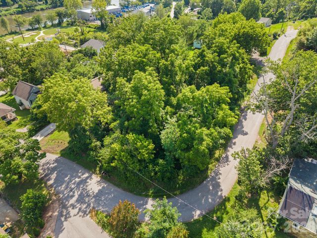 75 Green Oak Road, Asheville, NC 28804