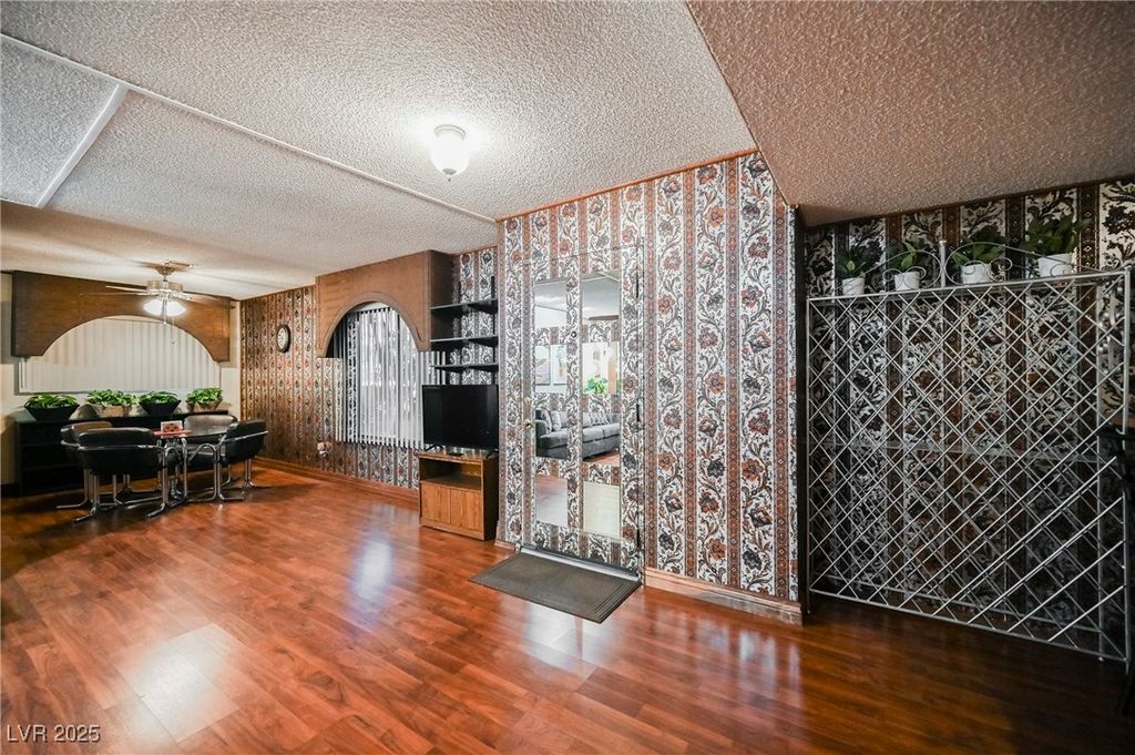 Image 5 of property listing at 4670 Monterey Circle 1, Las Vegas, NV 89169