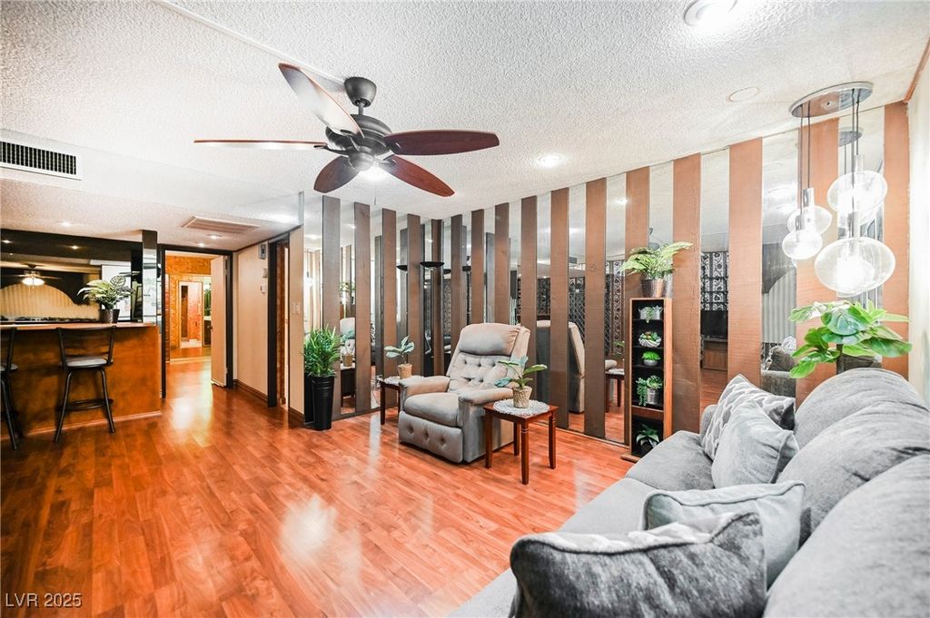 Image 8 of property listing at 4670 Monterey Circle 1, Las Vegas, NV 89169