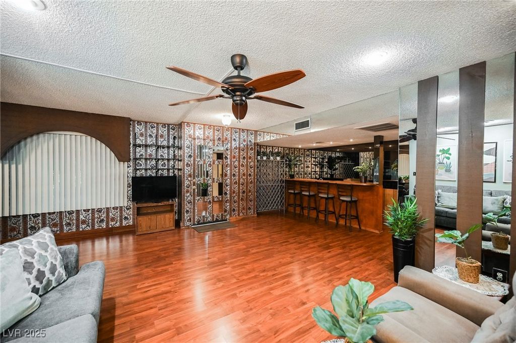 Image 9 of property listing at 4670 Monterey Circle 1, Las Vegas, NV 89169