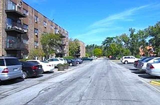 8894 Knight Avenue 213, Des Plaines, IL 60016