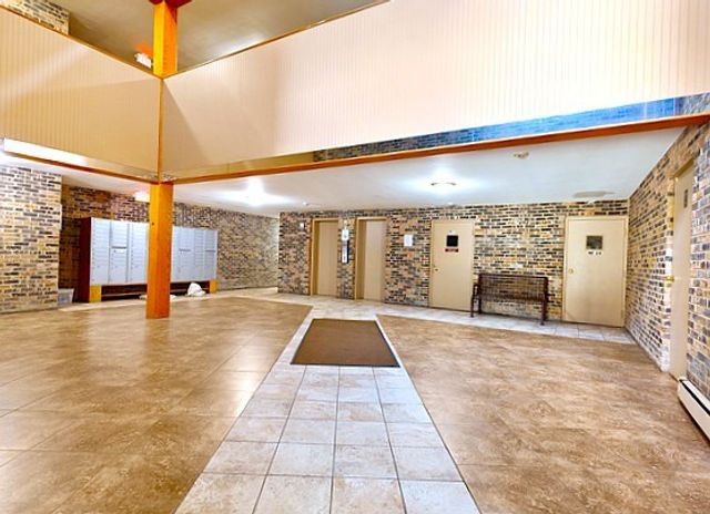 8894 Knight Avenue 213, Des Plaines, IL 60016
