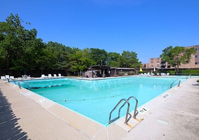 8894 Knight Avenue 213, Des Plaines, IL 60016