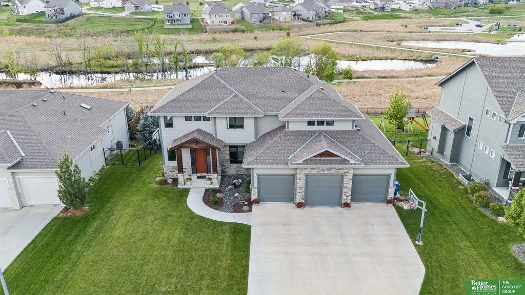 10414 S 106 Street, Papillion, NE 68046