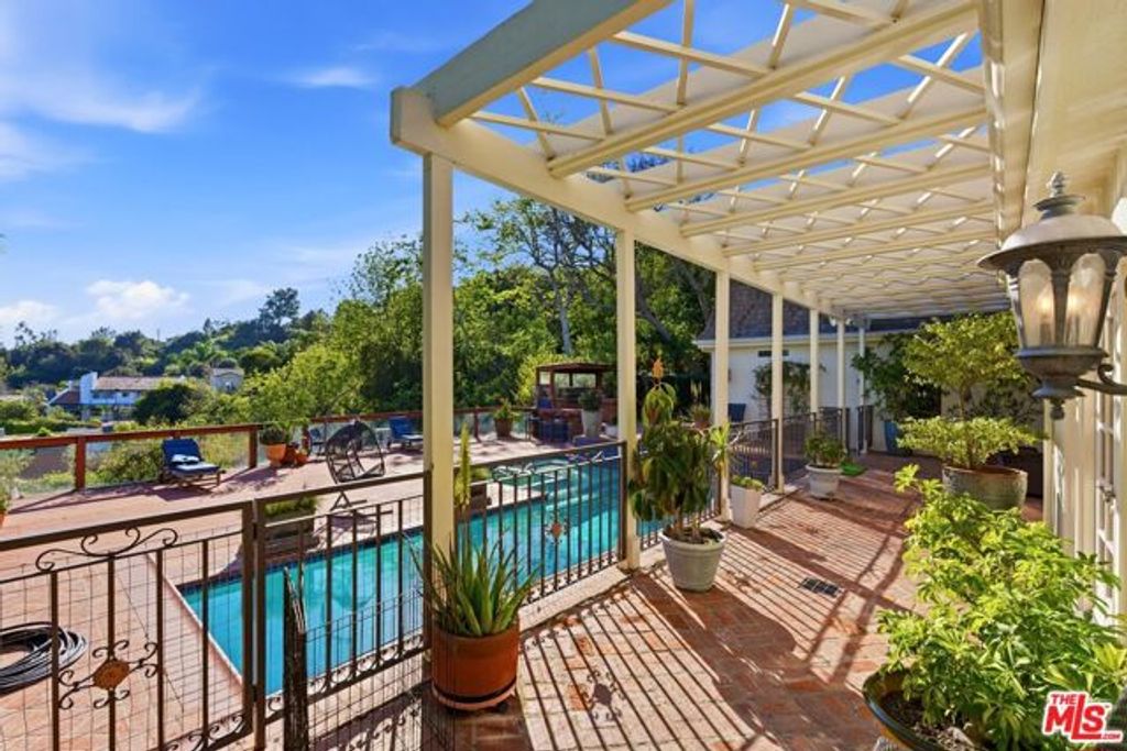 9820 Gloucester Drive, Beverly Hills, CA 90210