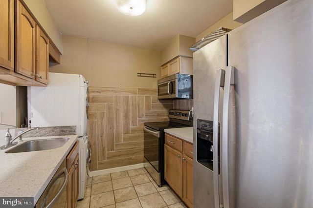 6149 STRASBURG DR, Centreville, VA 20121